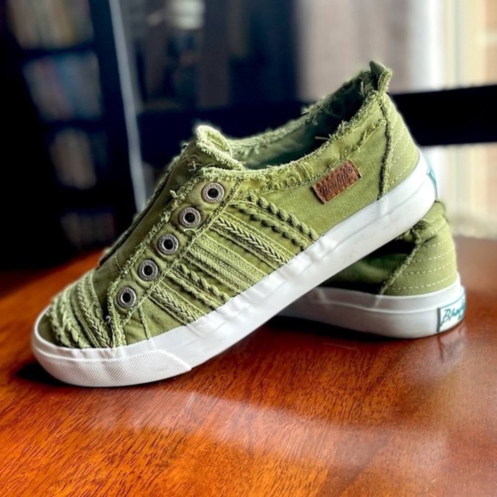 🆕 Blowfish Sneakers NWOT